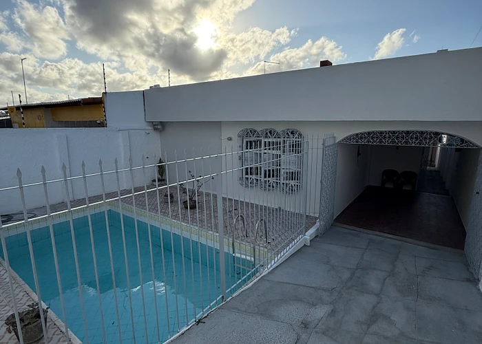 Casa para vender com 3 quartos, 1 suíte, 2 banheiros e 2 vagas, 187 m² - foto 2