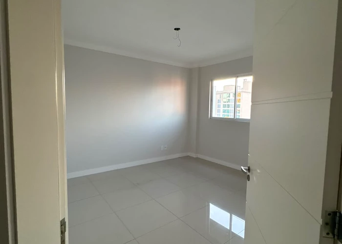 Apartamento para vender com 4 quartos, 2 suítes, 2 banheiros e 3 vagas, 316 m² - foto 2