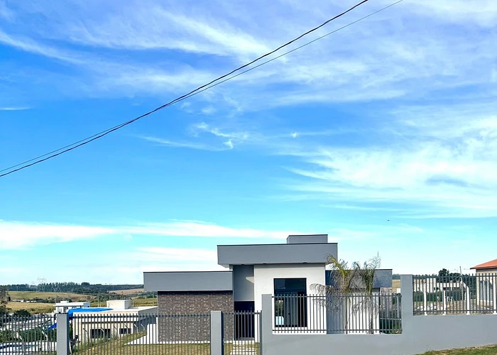 Casa 3 Quartos com Suíte em Floresta - 140m²